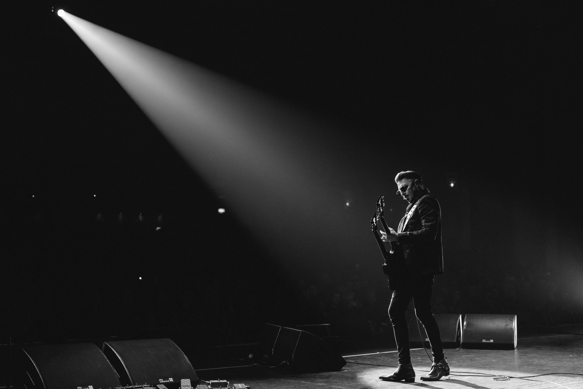 Scott Holiday of Rival Sons, Kauer Guitars by Olivia Johnston, Brixton Academy
